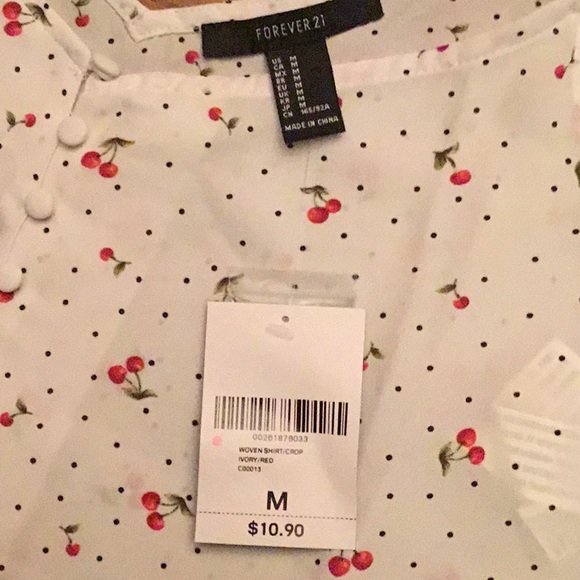 2 cute Crop tops - Picture 3 of 6